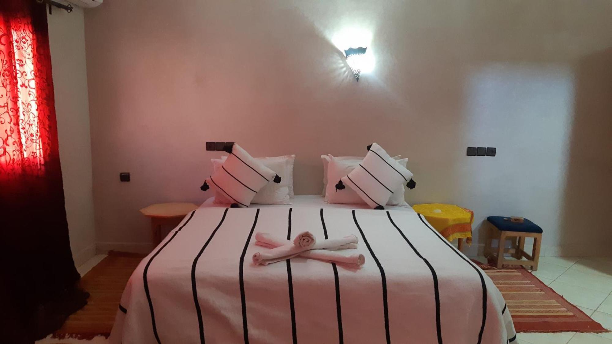 Hotel Restaurant Dar Al Madina Тингир Экстерьер фото
